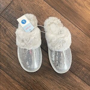 Cat & Jack shoe Sparkly Silver Kids Slippers New size Large 4/5